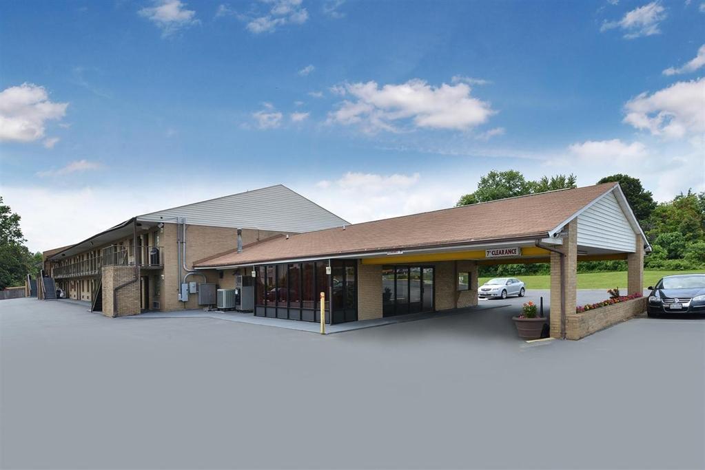 Americas Best Value Inn - Fredericksburg North מראה חיצוני תמונה