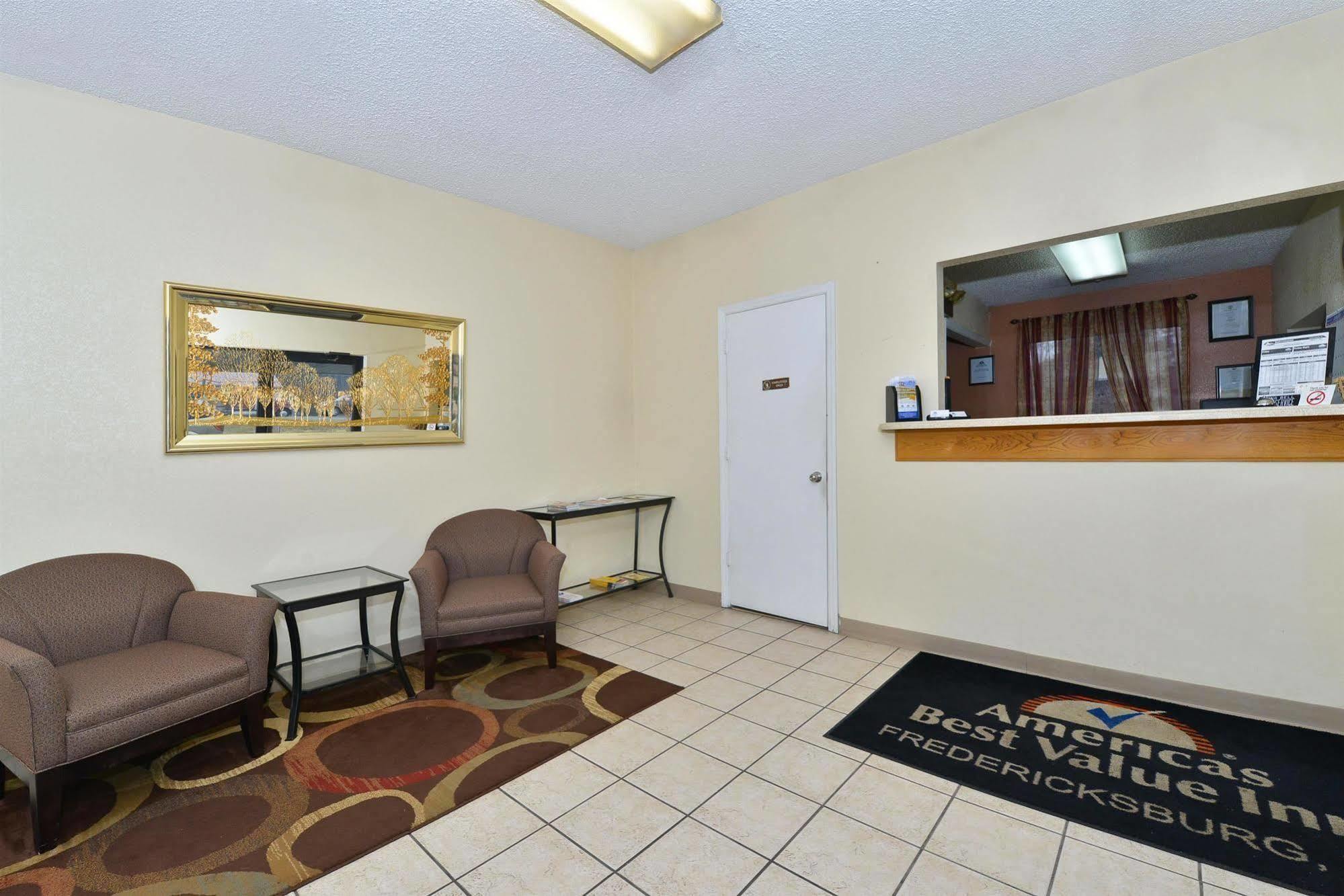 Americas Best Value Inn - Fredericksburg North מראה חיצוני תמונה